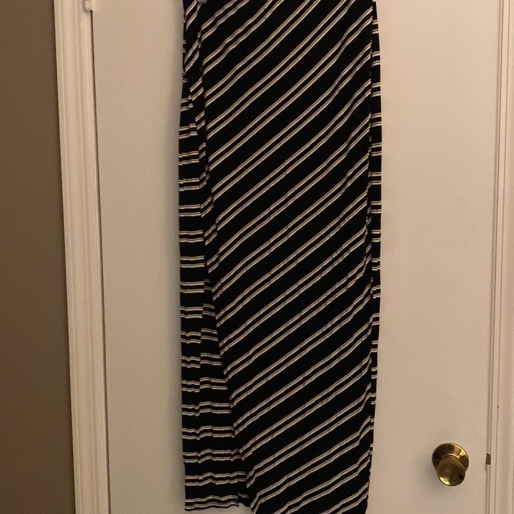 White House black market long wrap skirt, size small